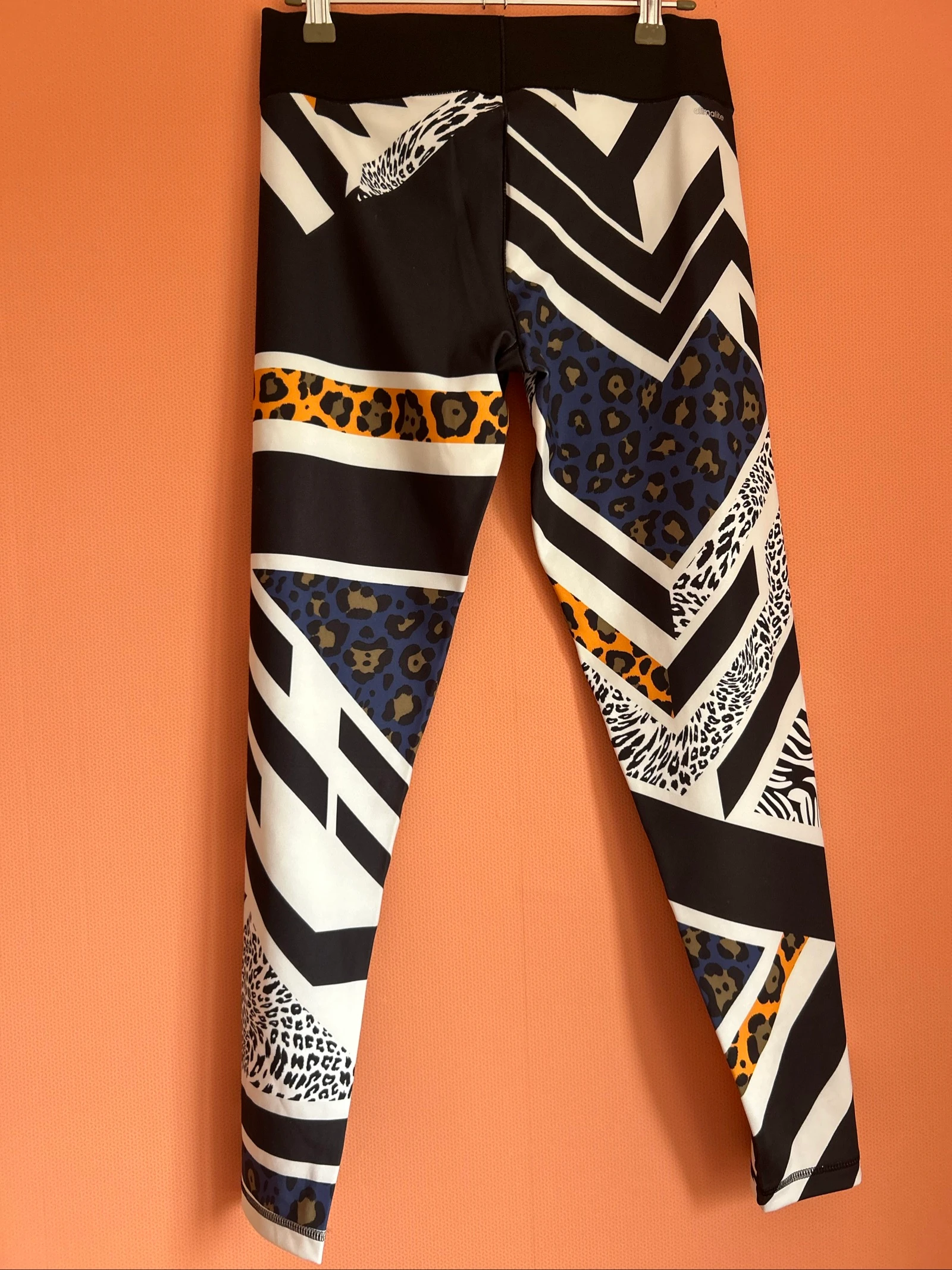 Leggings Adidas con diseño de leopardo/cebra talla M – photo 2